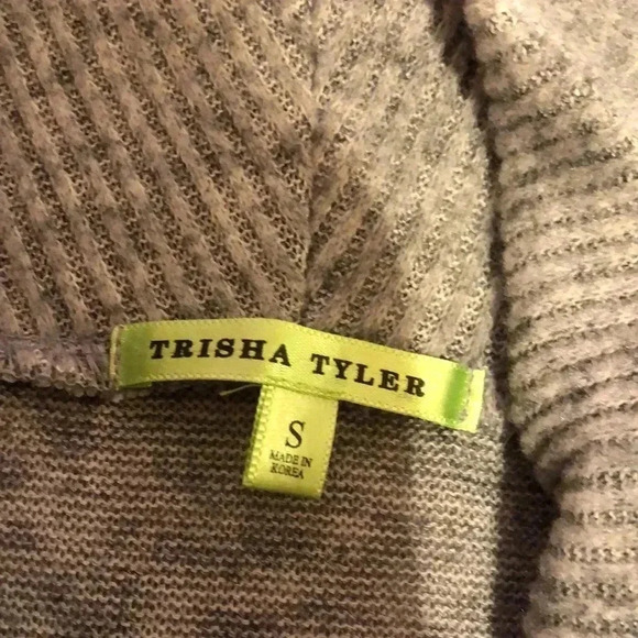 Trisha Tyler gray pullover sweater. Small pocket on front left. Size S - Picture 9 of 11